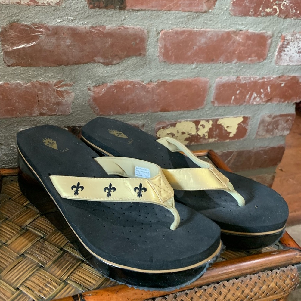 Volatile shoes